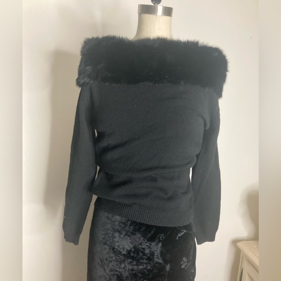 Vtg black sweater w rabbit fur trim - Picture 6 of 7